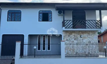 Casa de 3 quartos na praia joão rosa - florianópolis/sc