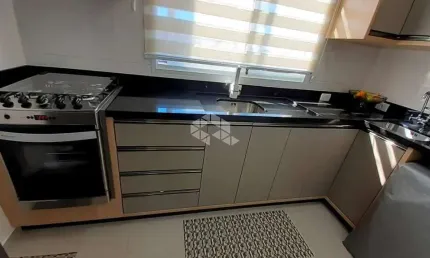 APARTAMENTO NO CENTRO DOS INGLESES COM 2 DORMITÓRIOS SENDO 1 SUÍTE.