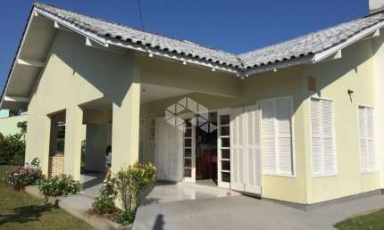 Casa com 3 quartos na Praia de Daniela - Florianópolis