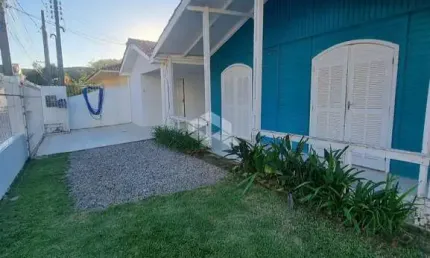 Casa de 03 dormitórios localizada em área nobre dos Ingleses