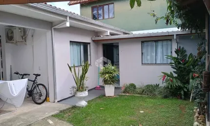 Casa 2 dormitórios 1 suíte no bairro são joão do rio vermelho em florianópolis/sc