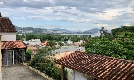 Casa com 4 dormitórios em Cacupé - Florianópolis/SC