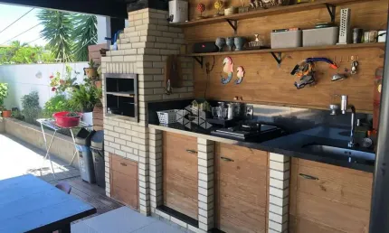 Sobrado semi-mobiliado com 3 suítes em Florianópolis/SC