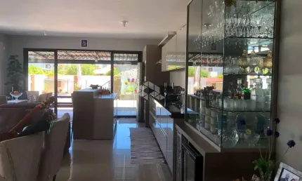 Sobrado semi-mobiliado com 3 suítes em florianópolis/sc