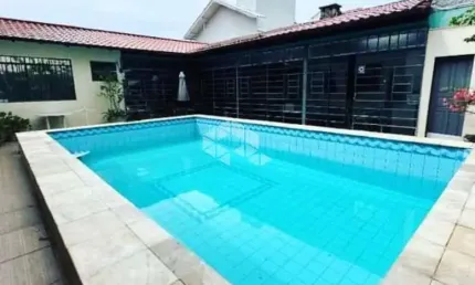 Casa com 6 dormitórios/quartos ideal para pousada em Canasvieiras/SC