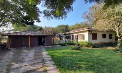 Casa com 4 Dormitórios, incluindo Demi-Suíte - São João do Rio Vermelho, Florianópolis/SC