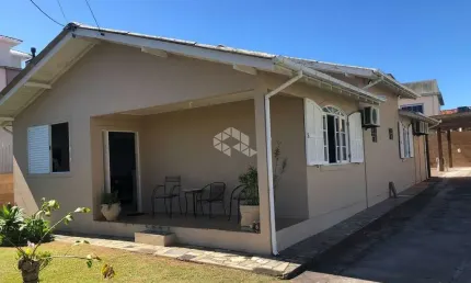 Casa 3 dormitórios sendo 1 suíte no bairro Ingleses