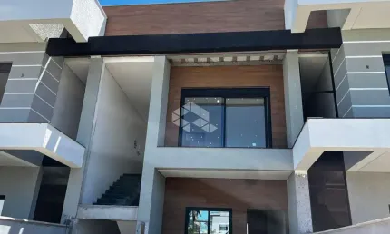 Casa Geminada com 03 suítes próxima a praia dos Ingleses