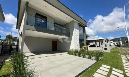 Casa de Alto Padrão em Condomínio Fechado ( Red Park)