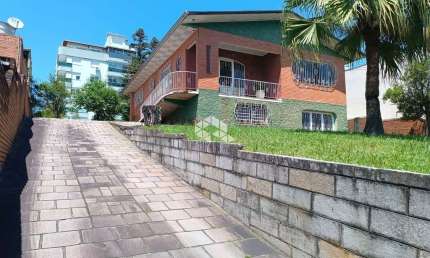 CASA 3 DORMITÓRIOS SENDO 1 SUÍTE NO BAIRRO SANTA CATARINA