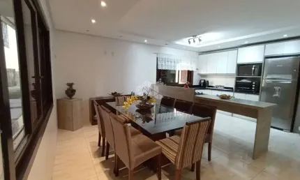 Casa de 4 dormitórios em terreno de 813m² à venda no bairro Esplanada