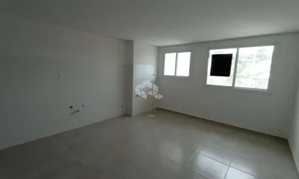 Apartamento de 2 dormitórios e 1 vaga no Bairro Cruzeiro