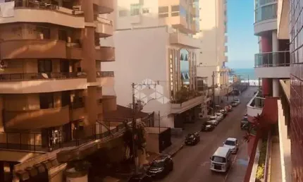 Apartamento todo reformado na meia praia com 3 dormitórios sendo 1 suíte