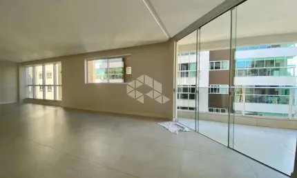 Apartamento pronto, 4 suítes 4 vagas de garagem, Meia Praia, 100m do mar