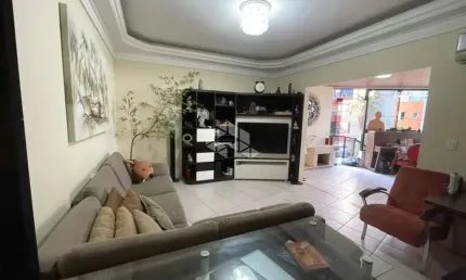 Apartamento - 3 Dormitórios - 382m² privativos - Meia Praia - Mobiliado