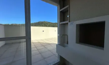 Apartamento dois quartos mobiliado com sacada ampla.
