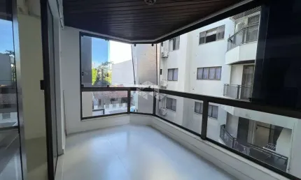 Apartamento próximo ao mar mobiliado, com dois dormitórios sendo 1 suíte.