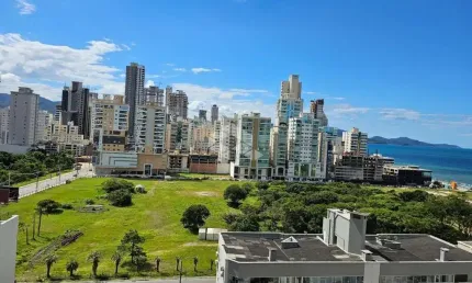 Apartamento 3 suítes, 3 garagens no centro de Itapema
