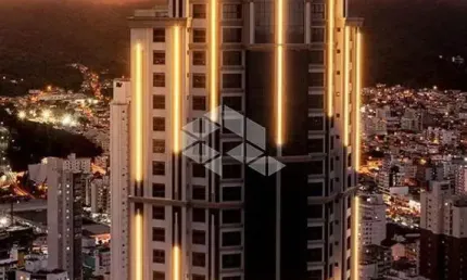 Apartamento 04 Dormitórios sendo 04 Suítes com 03 Vagas de Garagem