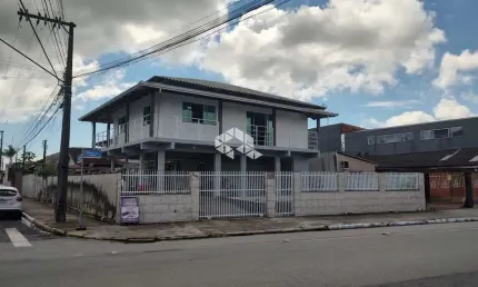 Casa 2 quartos, 2 banheiros, sala, 2 cozinhas, 2 vagas de garagem, no Bairro Cidade Nova em Itajaí/SC