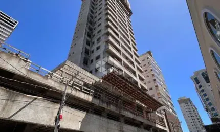 Apartamento com 3 suítes e 2 vagas em itapema, próximo ao mar