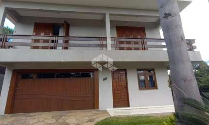 CASA COM 3 DORMITÓRIOS NO BAIRRO NOBRE DA CIDADE DE IVOTI