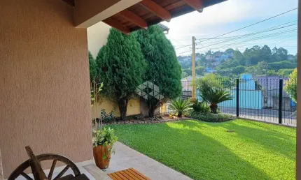 Casa com 2 quartos à venda na Rua Peru, 176, Petrópolis, Novo Hamburgo