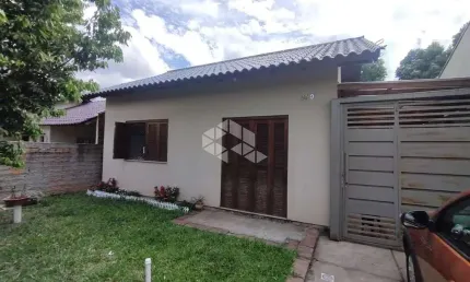 Casa Charmosa com Quiosque e Energia Solar: Seu Novo Lar Aguarda por Você!