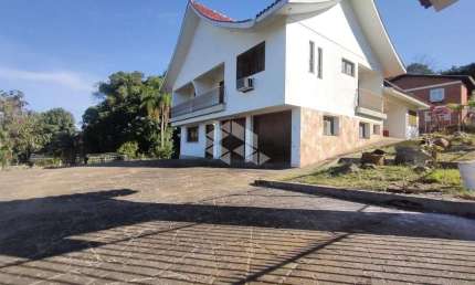 Casa Clássica de 361 m², muito bem estruturada e ampla.