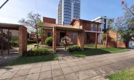 Casa ampla com 3 quartos 3 banheiros piscina, bairro Morro do Espelho São Leopoldo.