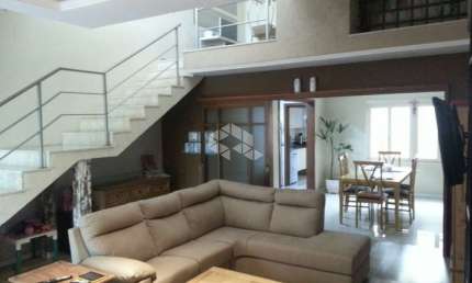 Excelente casa estilo sobrado no Morro do Espelho em São Leopoldo-RS