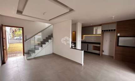 Casa Sobrado, 2 dormitórios, 1 suite, 2 banheiros, 1 lavabo, cozinha, sala, patio fundos, aceita financiamento bancário.