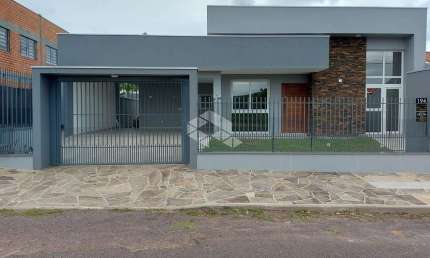 Casa térrea com 192m² de área construída 2 dormitórios sendo 1 suíte, escritório no bairro Lira em Estância Velha-RS, aceita financiamento bancário.