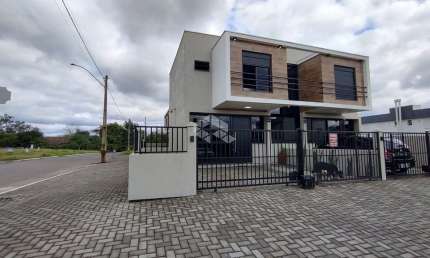 SOBRADO SEMIMOBILIADO BAIRRO QUINTAS 2 QUARTOS, 2 SUÍTES, CHURRASQUEIRA e 2 VAGAS