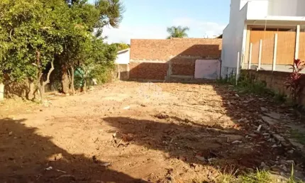 Terreno amplo e plano com 427m² fachada de 12 metros, mais 35 de profundidade, bairro Guarani zona nobre, próximo do centro de Novo Hamburgo