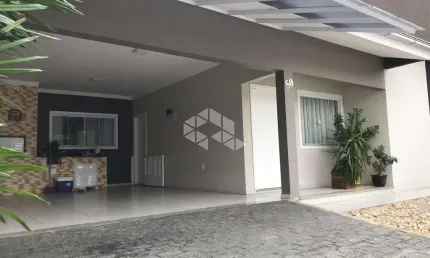 Casa 1 suíte + 2 quartos/dormitórios no bairro Vila Lalau em Jaraguá do Sul, SC
