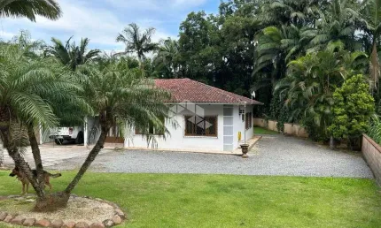 AMPLA CASA A VEDA NO BAIRRO PARQUE MALWEE EM JARAGUA DO SUL