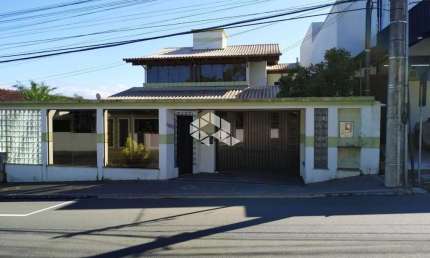 Casa mobiliada 2 suítes + 2 quartos na Vila Lenzi em Jaraguá do Sul, SC