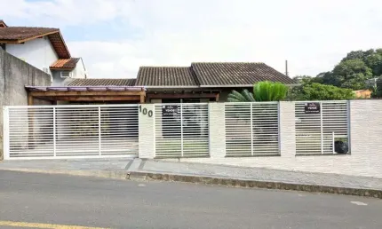 CASA A VENDA COM 2 QUARTOS PRÓXIMO AO CENTRO NO BAIRRO VILA LENZI