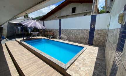 Casa 4 dormitórios no bairro Jaraguá 99 em Jaraguá do Sul, SC