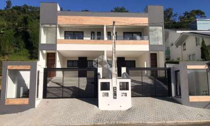 Geminado Alto Padrão 3 suítes + 1 quarto/dormitório com piscina na Barra do Rio Cerro Cerro
