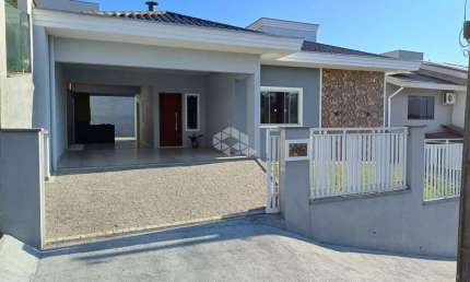 Casa 1 suíte + 2 quartos no bairro Amizade em Jaraguá do Sul, SC