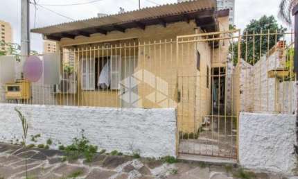 Casa com 3 quartos à venda na Rua Padre Alois Kades S J, 476, Vila Ipiranga, Porto Alegre