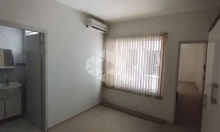 apartamento terreo no no miolo do bairro menino deus