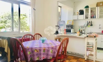 Apartamento de 2 dormitórios, bairro Menino Deus em Poa/Rs.