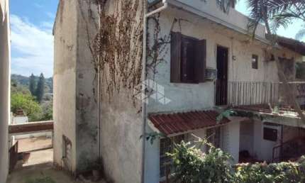 Casa no bairro Santa Teresa, junto a nova perimetral e ao bairro Menino Deus.