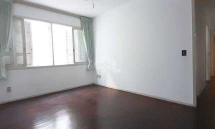 Desocupado Apartamento com  02 dormitórios com dependência e elevador.
