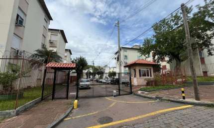 Apartamento de 03 dormitórios no bairro Santo Antonio com uma vaga de estacionamento. Ótima localização em bairro central de Porto Alegre