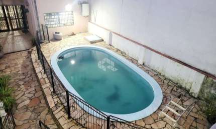 Casa, 4 dormitórios entre os bairros Azenha e Menino Deus