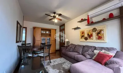 Apartamento de 2 dormitórios, mobiliado, com vaga de carro, no Menino Deus